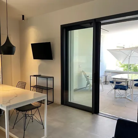 La Torre Del Porto Apartment *